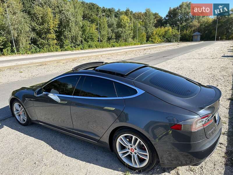 Лифтбек Tesla Model S 2014 в Киеве