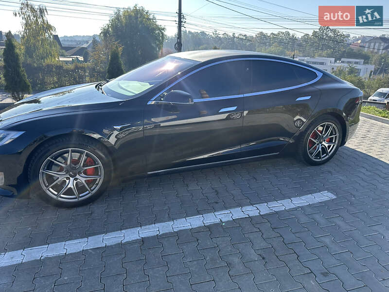 Ліфтбек Tesla Model S 2017 в Чернівцях