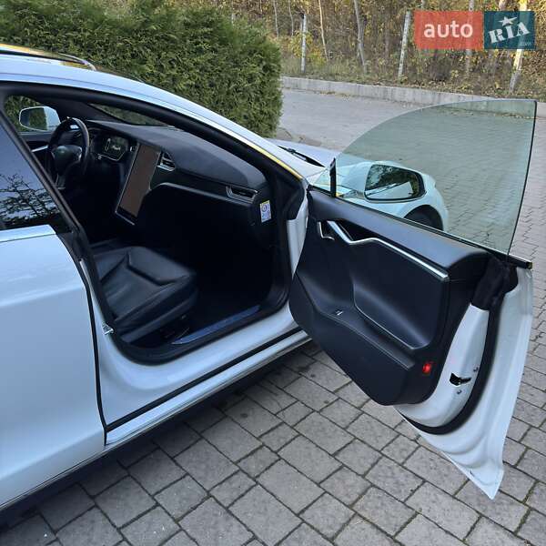 Ліфтбек Tesla Model S 2016 в Львові