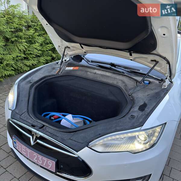 Ліфтбек Tesla Model S 2016 в Львові