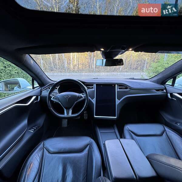 Ліфтбек Tesla Model S 2016 в Львові