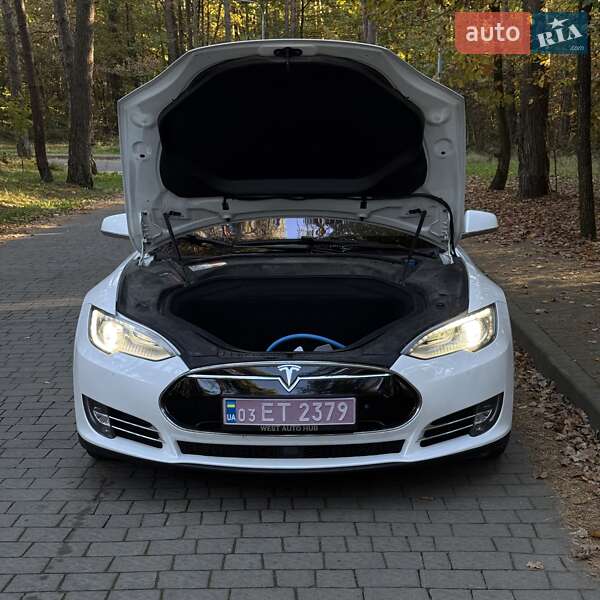 Ліфтбек Tesla Model S 2016 в Львові