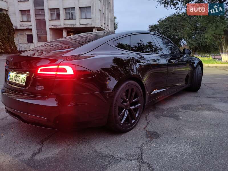Лифтбек Tesla Model S 2022 в Киеве