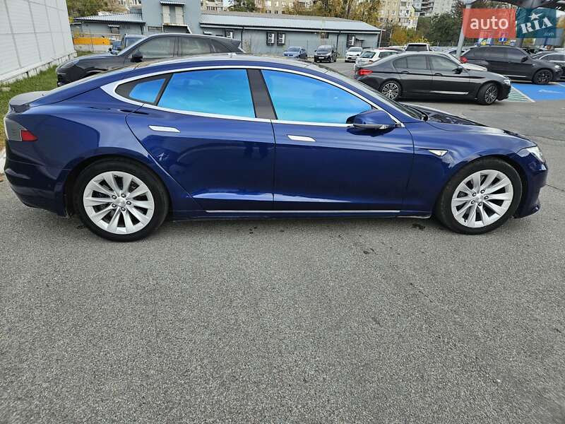 Ліфтбек Tesla Model S 2016 в Львові