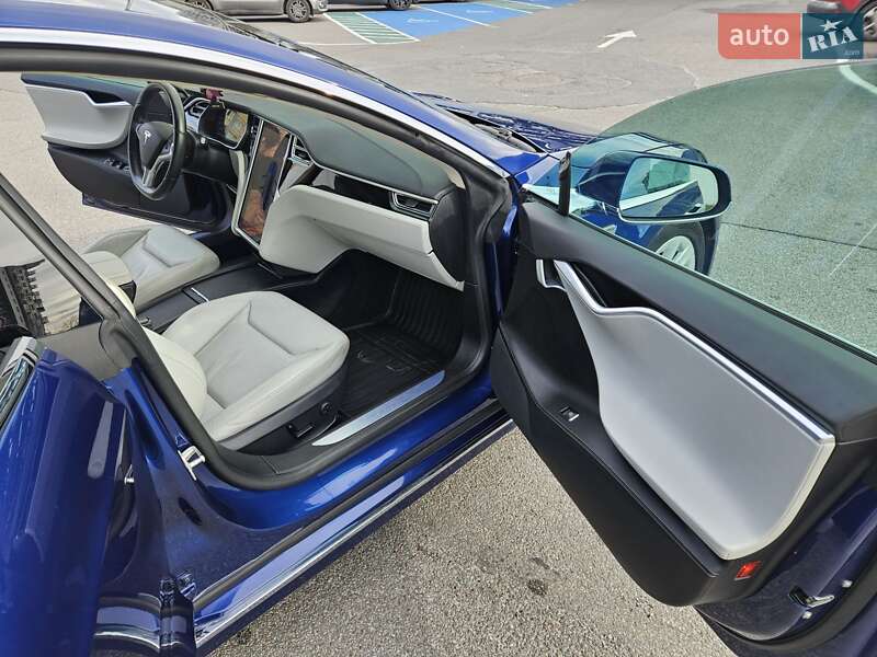 Ліфтбек Tesla Model S 2016 в Львові