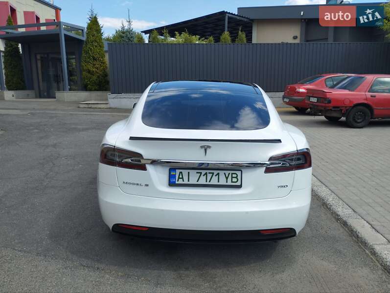 Ліфтбек Tesla Model S 2017 в Дніпрі