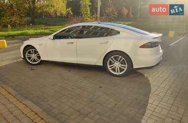 Tesla Model S 2016