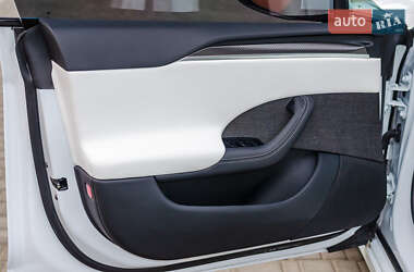 Лифтбек Tesla Model S 2023 в Киеве