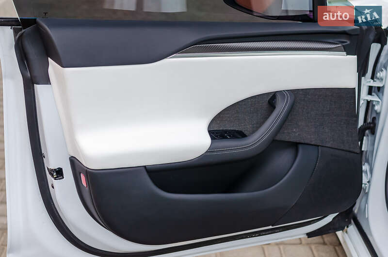 Ліфтбек Tesla Model S 2023 в Києві фото 37 Ліфтбек Tesla Model S 2023 в Києві