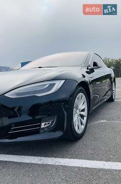 Лифтбек Tesla Model S 2018 в Ровно