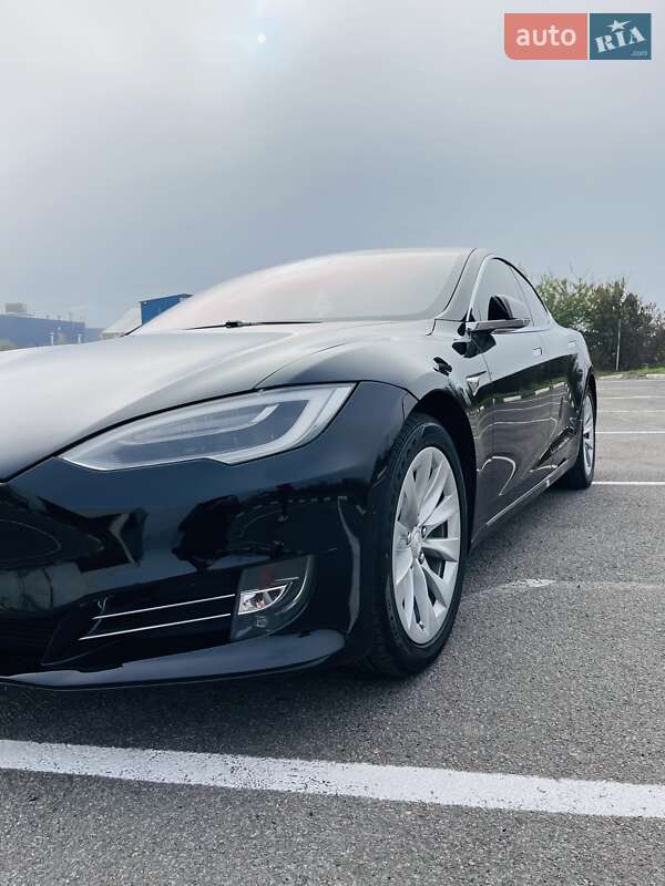 Tesla Model S 2018