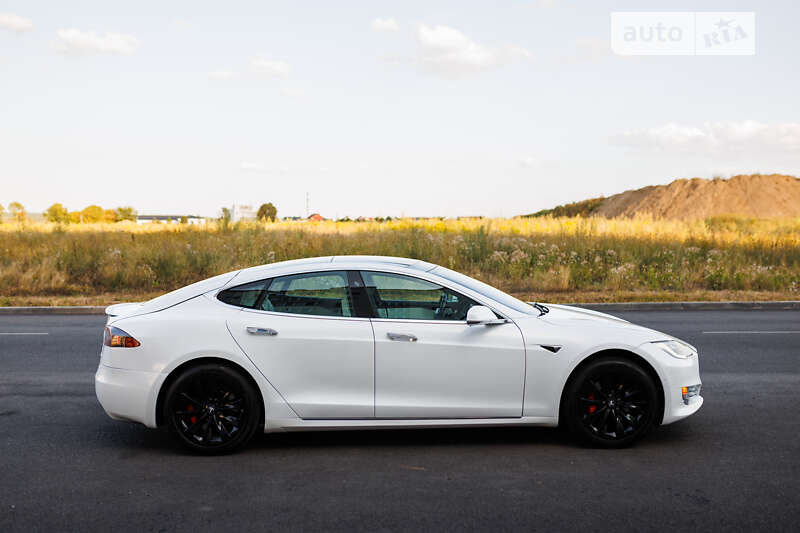 Лифтбек Tesla Model S 2018 в Виннице