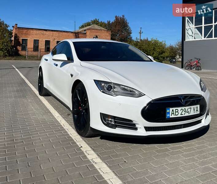 Tesla Model S 2015