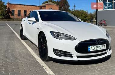Лифтбек Tesla Model S 2015 в 