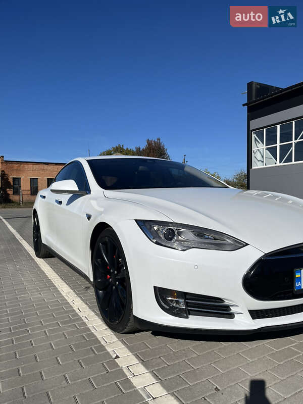 Лифтбек Tesla Model S 2015 в Бершади