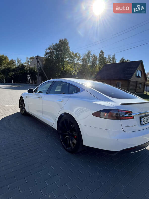 Лифтбек Tesla Model S 2015 в Бершади