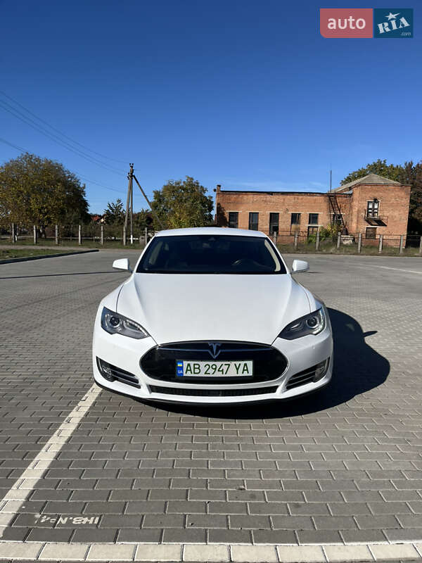 Лифтбек Tesla Model S 2015 в Бершади
