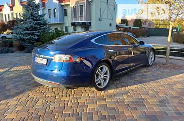 Лифтбек Tesla Model S 2015 в 