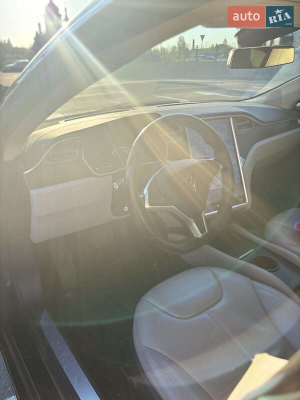 Ліфтбек Tesla Model S 2015 в Києві