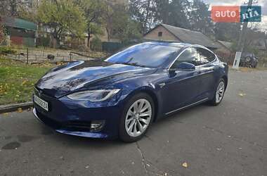 Лифтбек Tesla Model S 2016 в Киеве