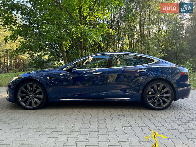 Лифтбек Tesla Model S 2017 в Ирпене