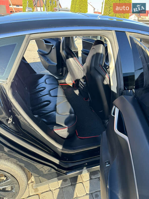 Ліфтбек Tesla Model S 2013 в Івано-Франківську