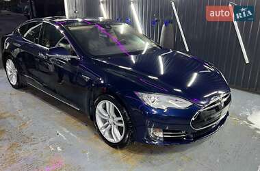 Tesla Model S 2014