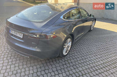 Лифтбек Tesla Model S 2016 в Львове