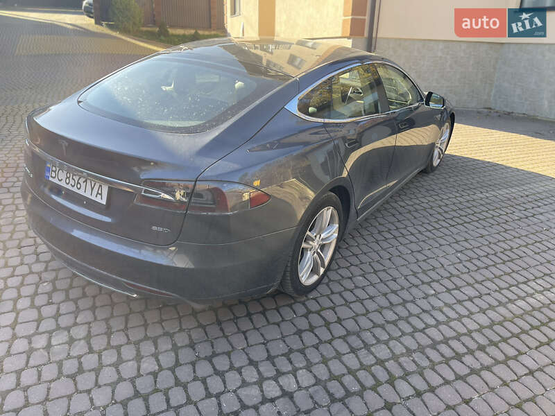 Лифтбек Tesla Model S 2016 в Львове