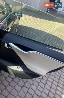 Лифтбек Tesla Model S 2016 в Львове