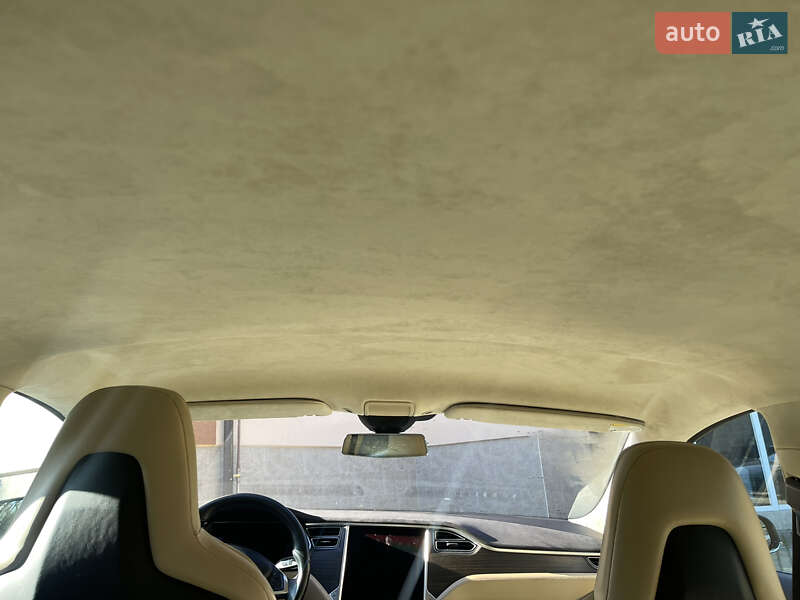 Лифтбек Tesla Model S 2016 в Львове