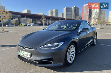 Лифтбек Tesla Model S 2016 в Киеве