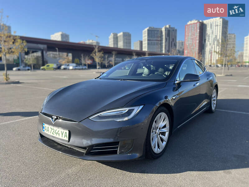 Лифтбек Tesla Model S 2016 в 