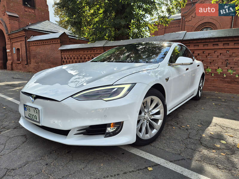 Ліфтбек Tesla Model S 2016 в Вінниці