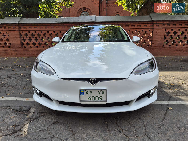 Ліфтбек Tesla Model S 2016 в Вінниці
