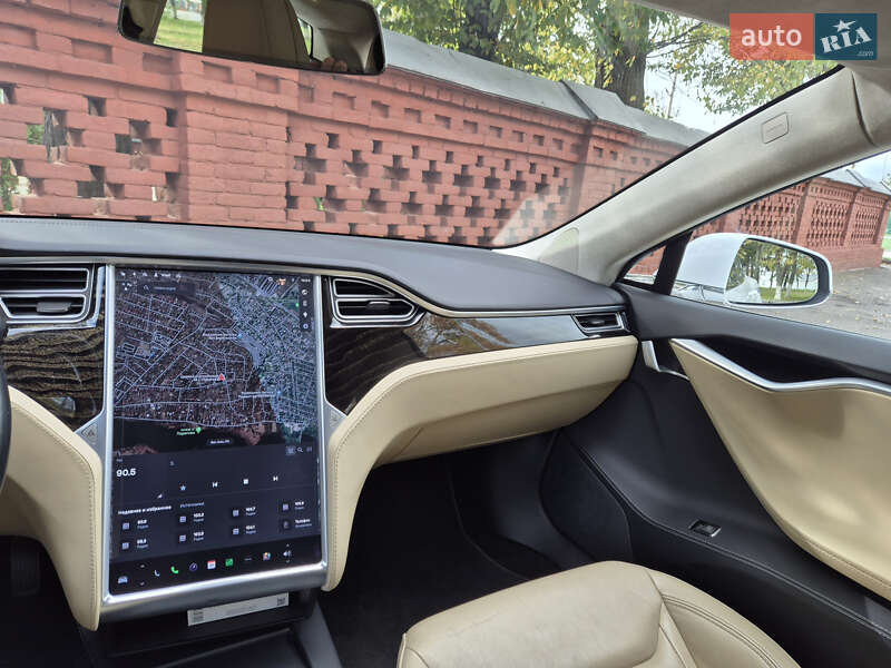 Ліфтбек Tesla Model S 2016 в Вінниці