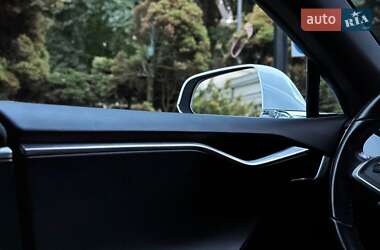 Лифтбек Tesla Model S 2017 в 
