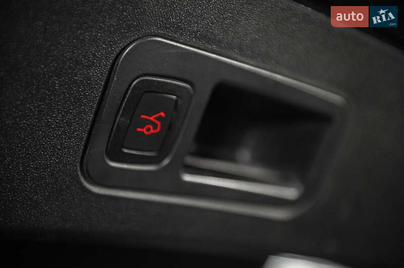 Ліфтбек Tesla Model S 2015 в Одесі