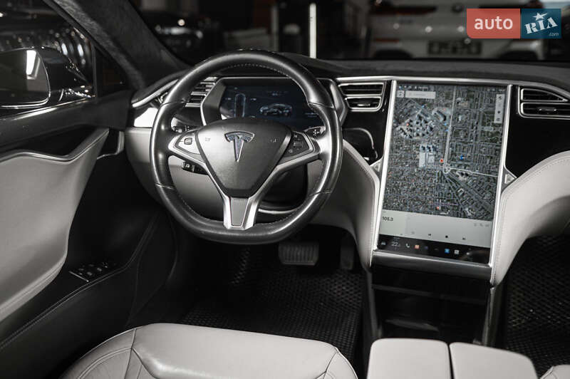Ліфтбек Tesla Model S 2015 в Одесі