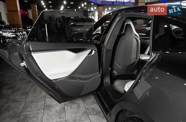 Лифтбек Tesla Model S 2015 в 