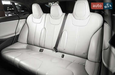 Лифтбек Tesla Model S 2015 в 