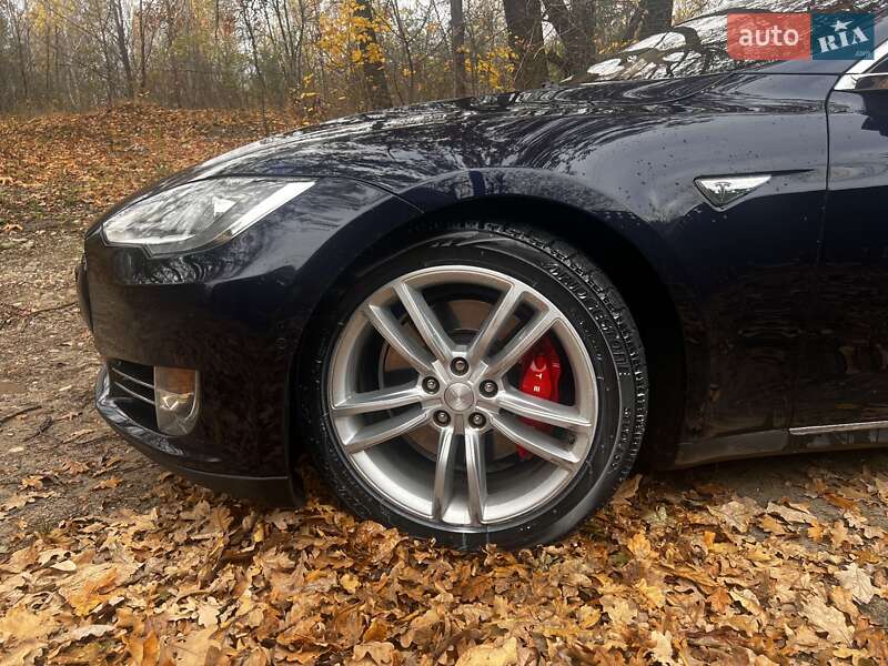 Лифтбек Tesla Model S 2015 в Киеве
