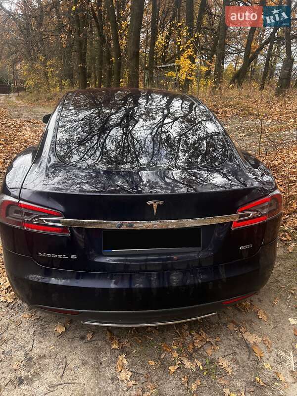 Лифтбек Tesla Model S 2015 в Киеве