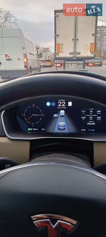 Лифтбек Tesla Model S 2015 в Киеве