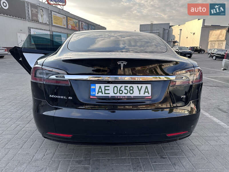 Лифтбек Tesla Model S 2017 в Павлограде