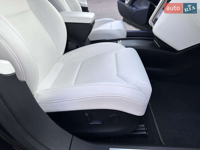 Лифтбек Tesla Model S 2017 в Павлограде