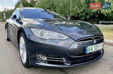 Лифтбек Tesla Model S 2016 в Киеве