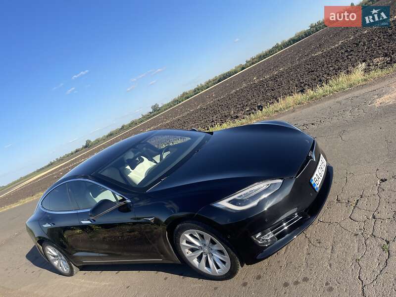 Лифтбек Tesla Model S 2017 в Кропивницком