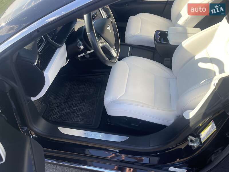 Лифтбек Tesla Model S 2017 в Кропивницком