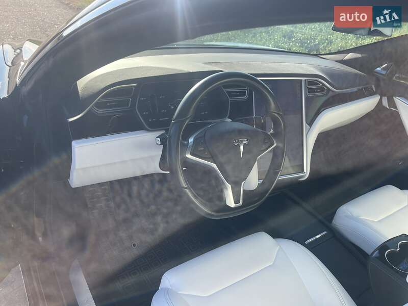 Лифтбек Tesla Model S 2017 в Кропивницком
